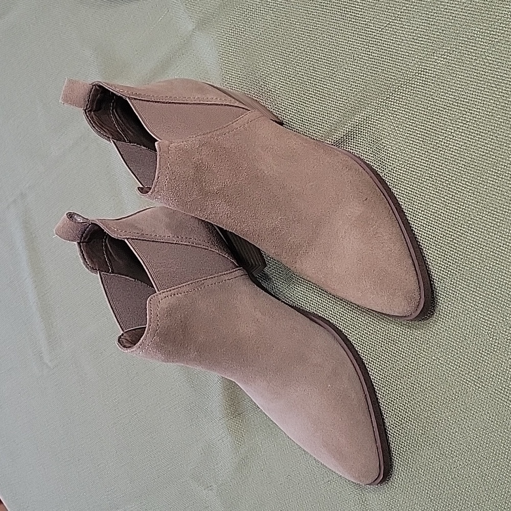 DOLCE VITA tan suede bootie